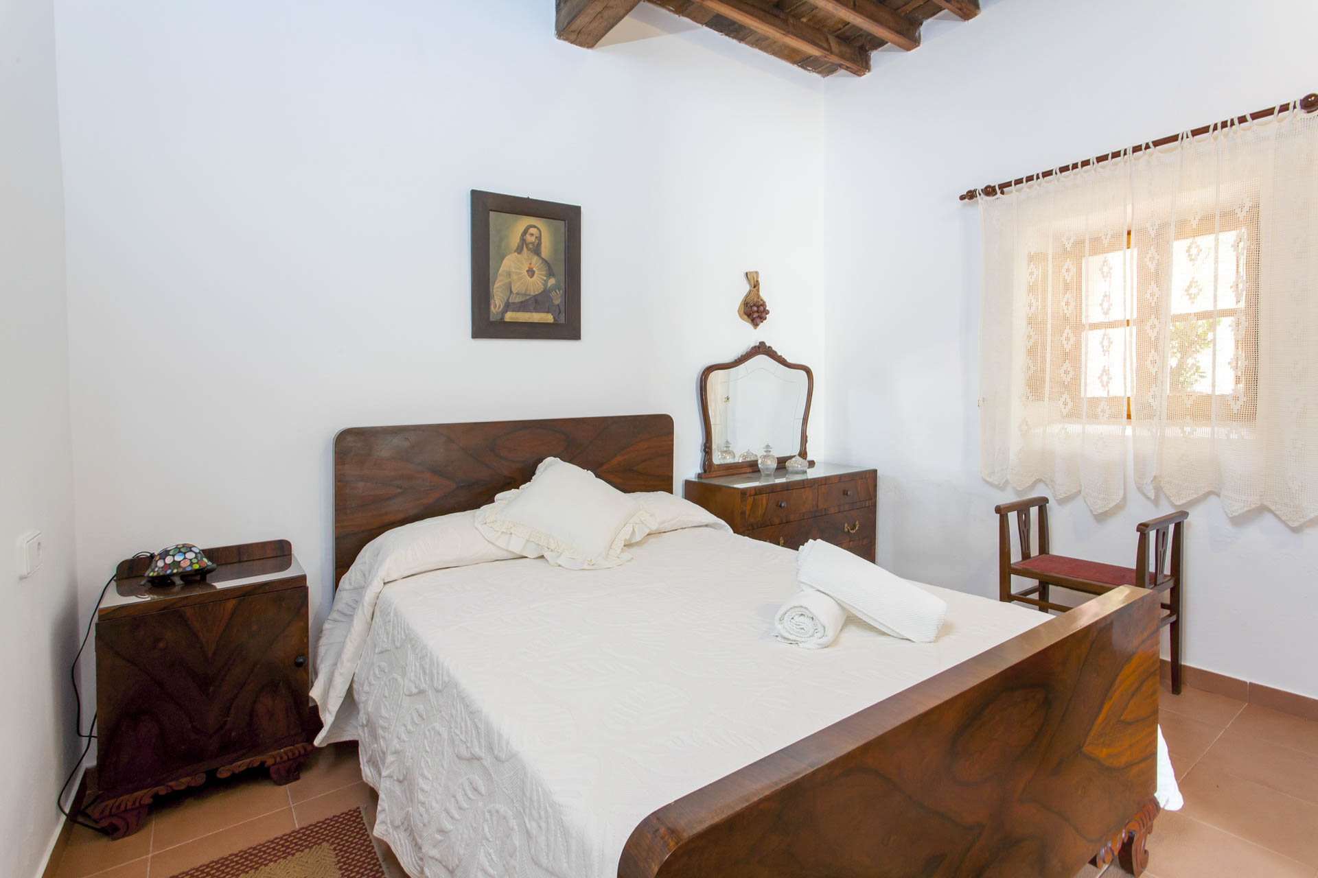 Habitación cama matrimonio en una villa en Ibiza